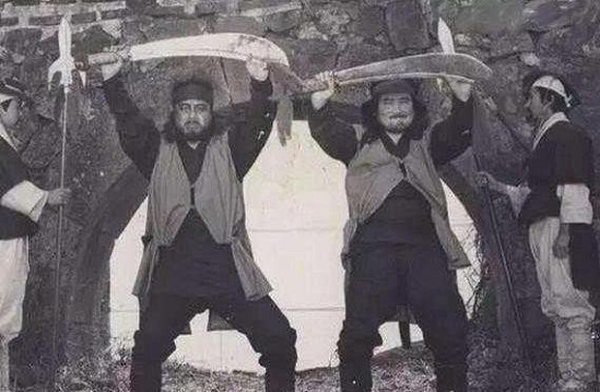 Công việc này không chỉ đơn giản là lấy đầu kẻ khác mà ngược lại nó đòi hỏi người hành quyết khi ra tay phải đạt độ chính xác cao.