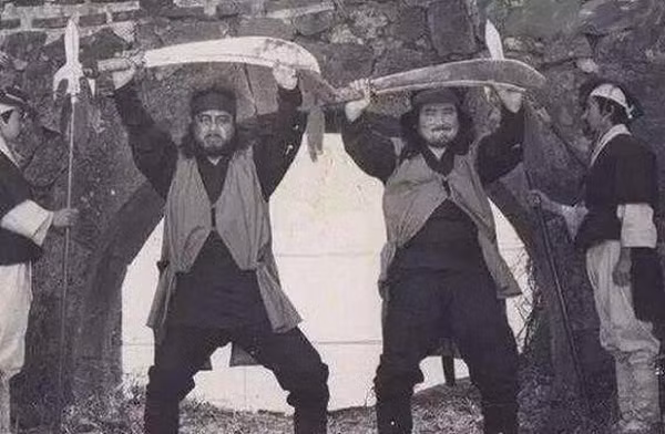 Công việc này không chỉ đơn giản là lấy đầu kẻ khác mà ngược lại nó đòi hỏi người hành quyết khi ra tay phải đạt độ chính xác cao.