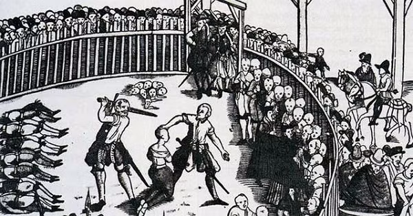 Thông thường trước đêm hành hình đao phủ sẽ đem đao đi mài và làm lễ cúng tế. Mỗi lần chém đầu của ai đó, đao phủ đều phải hỏi rõ họ tên của phạm nhân để tránh chém nhầm người, sau đó người phụ tá đứng bên cạnh sẽ giữ phạm nhân tránh động đậy, giúp nhát chém chính xác và không gây đau đớn.