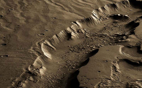 Các nhà khoa học cũng có kết luận tương tự với vệ tinh Europa của sao Mộc. Tuy nhiên sau khi đã khám phá ra rằng phóng xạ có mức độ ảnh hưởng lên Europa tương tự như sao Hoả, họ sẽ phải tiếp tục tìm kiếm thêm ở sâu dưới lòng đất.