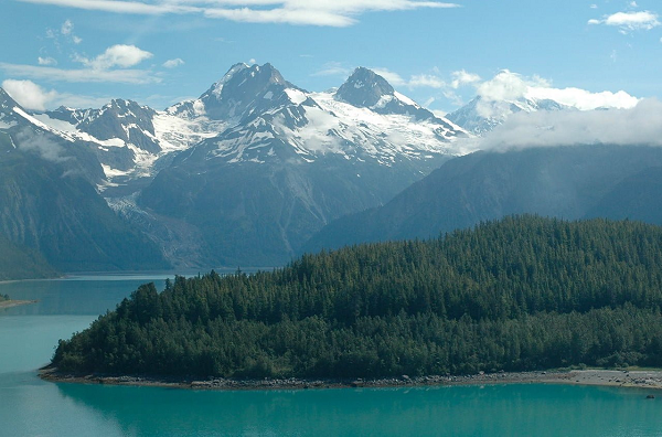 Nơi đây cũng ghi nhận 16.000 trường hợp mất tích không có dấu vết trong nhiều năm qua, bao gồm hành khách trên máy bay, người dân địa phương, khách du lịch…
