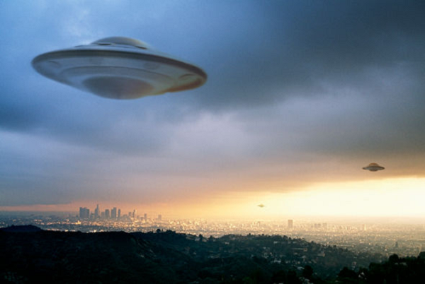 Thực tế, Dietrich không có thời gian để suy nghĩ quá nhiều về UFO. Cô đã thực hiện hơn 200 nhiệm vụ bay chiến đấu, 57 chuyến tuần tra chiến đấu và các nhiệm vụ tấn công mặt đất trong hai lần thực hiện nhiệm vụ ở Iraq và Afghanistan.