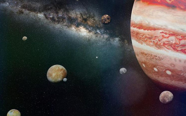 Tuy nhiên, vị trí của Trái đất lúc này chính là Mặt Trăng đang "giả mạo". Nó chính là siêu trăng dâu mà chúng ta đang thấy ở phía phải của chuỗi hành tinh hiện tại, âm thầm di chuyển dần về phía bên trái bầu trời, đi vào đúng vị trí của Trái Đất trong mô hình hệ Mặt Trời.