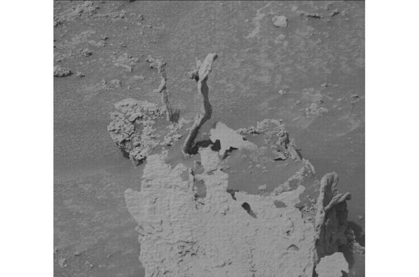 Cấu trúc này giống như được tạo nên bởi sinh vật sống nào đó, cũng khá giống những hình nhân nhảy múa được điêu khắc nên, chưa từng có tiền lệ trên Sao Hỏa hay bất cứ hành tinh khác nào.