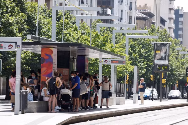 Theo các nhà khoa học, các đợt nắng nóng ở châu Âu diễn ra những năm gần đây là hậu quả của biến đổi khí hậu, trái đất nóng lên. Phát thải khí gây hiệu ứng nhà kính do hoạt động của con người đang làm gia tăng mức độ, cường độ và kéo dài thời gian của mỗi đợt nóng cũng như tần suất lặp lại của những đợt nóng này.