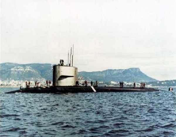 Được biết, nhiều báo cáo về những vật thể bay có hình dạng khí cầu hay xì-gà đã bắt đầu rầm rộ từ năm 1896 khi có một làn sóng lớn những con tàu bóng ma được nhìn thấy ở Mỹ.