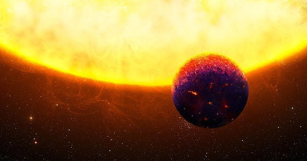 Theo nhận định của các nhà khoa học, 55 Cancri e luôn hướng một mặt về phía ngôi sao trung tâm. Tuy nhiên, kết quả quan sát do Kính viễn vọng Không gian Spitzer của NASA cho thấy vùng nóng nhất lại không giống giả định của các chuyên gia.