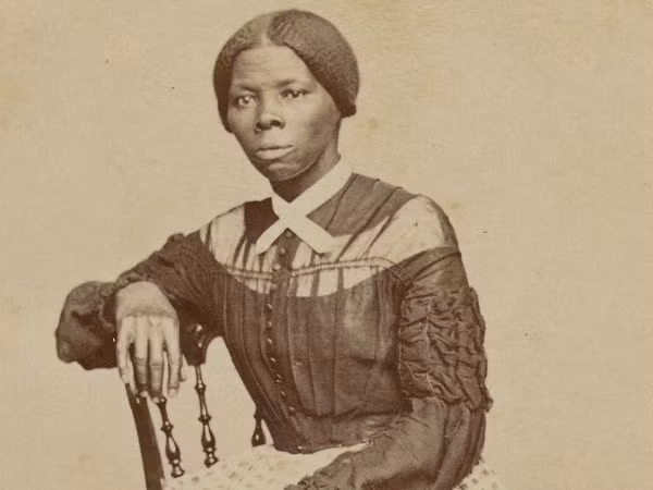 Vào thế kỷ 19, Harriet Tubman, người phụ nữ nổi tiếng ủng hộ chủ nghĩa bãi nô, đã giúp hàng trăm nô lệ lấy lại tự do ở Mỹ.