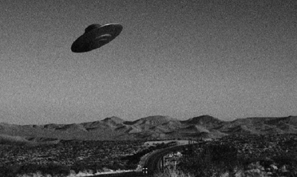 Năm ngoái, Bộ Quốc phòng Mỹ công bố những video về UFO do Hải quân Mỹ ghi hình.