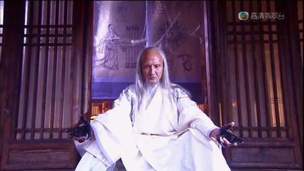 Điệp Cốc y tiên Hồ Thanh Ngưu trong bộ Ỷ thiên đồ long ký là nhân vật nằm xen kẽ giữa ranh giới chính – tà trong kiếm hiệp Kim Dung, cũng là nhân vật để lại rất nhiều tiếc nuối và cũng là người dù cố tình hay vô tình thì cũng đã góp phần tạo ra một Trương Vô Kỵ lỗi lạc về sau.