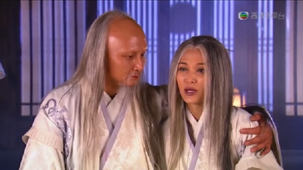 Từ thuở trẻ, Hồ Thanh Ngưu đã đầu nhập Minh giáo. Nghiên cứu về các vị thuốc để cứu người chính là say mê cả cuộc đời của ông. Sau này, nhờ có tài chữa bệnh, cứu sống không biết bao người dưới lưỡi hái của thần chết mà ông được người đời gọi là “y tiên”. Sau này, ông về ở ẩn trong Điệp Cốc, cái tên Điệp Cốc y tiên cũng từ đó mà ra.