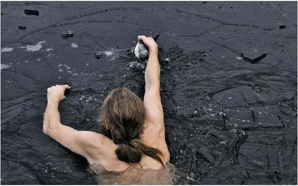 Nguồn nhựa đường của hồ Pitch tính tới thời điểm này đã được khai thác trong hơn 100 năm và vẫn chưa có dấu hiệu cạn. Hiện nay, hồ Pitch đang cung cấp 108.000 tấn bitum (dùng làm nhựa rải đường) và phần lớn được xuất khẩu.