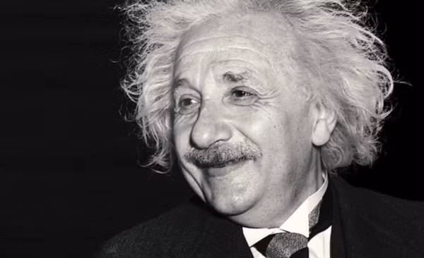 Nhưng ảnh hưởng của ông đã đi vượt xa lý thuyết đó. Lý thuyết của Einstein cũng đã thay đổi suy nghĩ về cách các hành tinh xoay quanh mặt trời. Vì những đóng góp khoa học của mình, Einstein cũng giành được giải thưởng Nobel 1921 trong vật lý.