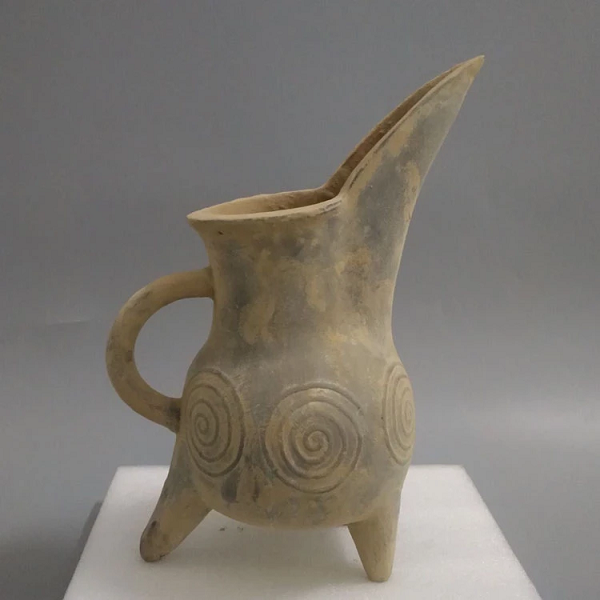 Vào thời điểm đó, giới tinh hoa thời đồ đá mới ở Trung Quốc đã cạnh tranh về địa vị bằng cách tổ chức những bữa tiệc công cộng lớn, trong đó bia gạo đỏ là "linh hồn" của bữa tiệc.