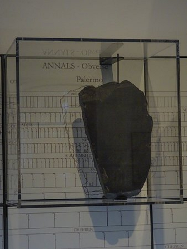 Palermo Stone cũng ghi lại việc xây dựng tòa nhà bằng đá đầu tiên dưới thời trị vì của Neka, trước kim tự tháp bậc thang của Zoser.