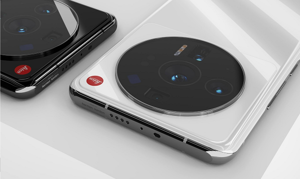 Theo tin đồn, Xiaomi 12 Ultra sẽ dày tới 9.5mm và có trọng lượng 234 grams, tức là dày hơn iPhone 13 Pro Max nhưng lại nhẹ hơn. Máy đi kèm vi xử lý Snapdragon 8+ Gen 1 mạnh mẽ nhất.