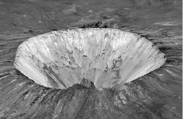 Giả thuyết thứ 2 là phần lõi Mặt trăng tại khu vực này chứa dày đặc các vật chất dị thường. Nhà nghiên cứu Peter B. James cho hay "Chúng tôi cho rằng nằm sâu dưới lòng chảo Aitken là một mỏ kim loại lớn gấp 5 lần đảo Hawaii."