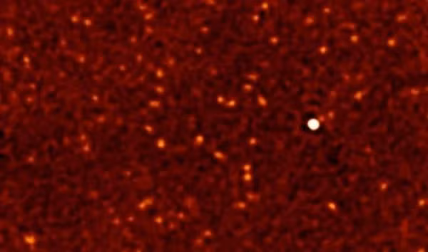 Kính viễn vọng vô tuyến MeerKAT, đặt tại Nam Phi đã bắt được tín hiệu vô tuyến kỳ lạ trông như ánh đèn flash ở vùng xa xôi của vũ trụ, cách chúng ta tận 1.300 năm ánh sáng.