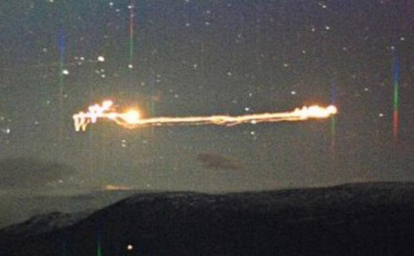 Một hiện tượng tự nhiên kỳ quái đã diễn ra tại thung lũng Hessdalen vào năm 1940. Người ta nhìn thấy những ngọn đèn tròn màu trắng hoặc vàng bay lên từ thung lũng, lơ lửng trong không khí rồi tan biến. Không hề có dấu hiệu cho thấy con người đã tạo ra những bóng đèn này.