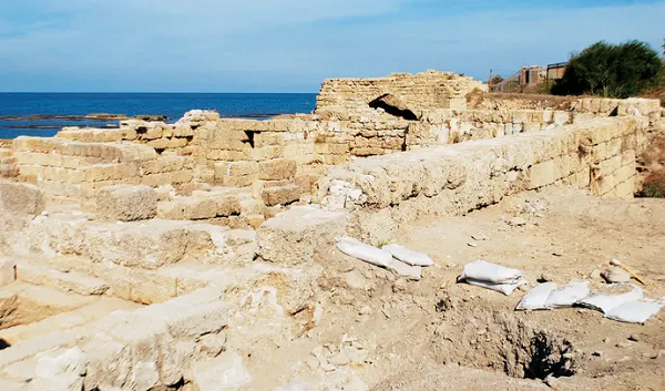 Khu vực Zakhikhu đã bị phá hủy hoàn toàn bởi một trận động đất vào khoảng năm 1350 trước Công nguyên. Tuy nhiên, các nhà nghiên cứu đã phát hiện ra hơn 100 tấm bảng hình nêm, một số vẫn bị vùi trong đất sét, có ghi niên đại của thời kỳ ngay sau thảm họa này xảy ra.