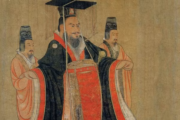 Có nghĩa là Tần Thủy Hoàng sẽ chết và đất nước sẽ lại bị chia cắt. Không rõ đây là sự trùng hợp hay có ai đó đã cố tình khắc dòng chữ này vào Thiên Thạch sau khi nó rơi xuống.