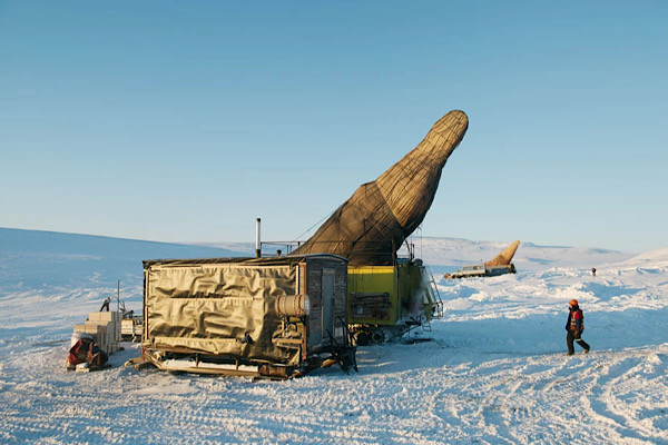 Vấn đề khai thác vàng ở mỏ Kupol đã bị trì hoãn cho đến năm 2008. Năm 2007, Tập đoàn vàng Kinross Gold của Canada đã mua toàn bộ mỏ vàng Kupol với giá 700 triệu USD và bắt đầu tiến hành khai thác bằng thiết bị chuyên dụng năm 2008.