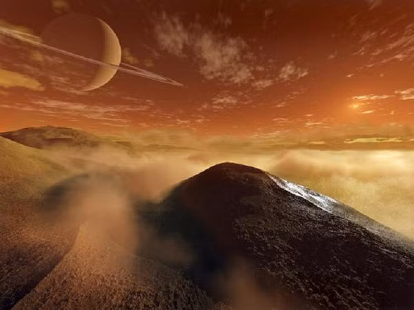 Các nhà khoa học hy vọng sớm có thể tìm ra nguồn gốc của metan lỏng trên Mặt Trăng Titan, từ đó góp phần làm sáng tỏ phần nào bí ẩn về Titan. Theo suy đoán của các nhà khoa học, Titan là một bể chứa khí tự nhiên khổng lồ và hàm lượng khí tự nhiên của Mặt Trăng này có thể gấp hàng trăm lần so với Trái Đất.