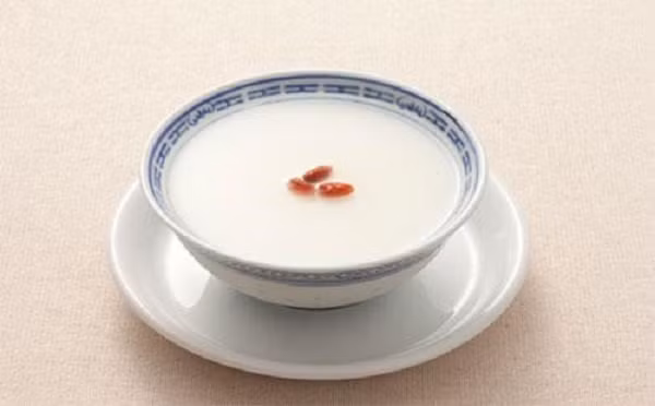 Người xưa tôn sùng nhất là phương pháp giải nhiệt dựa vào điều tiết sự cân đối trong cơ thể, ví dụ như ăn các loại dưa hấu, mướp đắng, dưa leo, đậu xanh, đều có công hiệu thanh nhiệt.