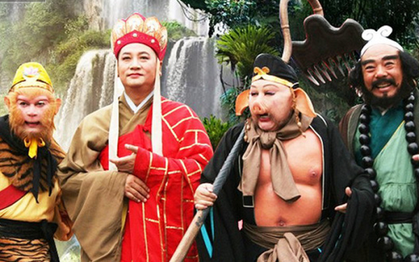 Hình dạng giống nông cụ của loại vũ khí nói trên từng bị Tôn Ngộ Không trêu đùa ngay trong lần gặp gỡ đầu tiên: "Cái đinh ba của nhà ngươi có phải thứ đồ dùng để xới đất trồng rau cho nhà lão Cao đấy không?".