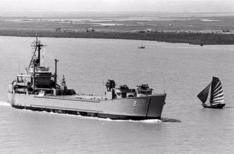 Khi tàu chiến Mỹ tham gia chiến dịch “Nhát quét cuối cùng” trên sông Cấm – Hải Phòng năm 1973 theo điều khoản của Hiệp định Paris đã rất ngạc nhiên vì không thu được kết quả. Càng kinh ngạc hơn khi 2.400 quả thuỷ lôi đã bị Việt Nam vô hiệu hóa trong suốt thời gian chiến tranh. Nguồn ảnh: TL