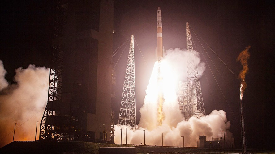 Tuy nhiên tới tháng 5/2017, một trong số 3 vệ tinh bất ngờ di chuyển khỏi quỹ đạo bay của mình hàng trăm mét và tiếp cận một mảnh vỡ từ vệ tinh khí tượng đã bị bắn hạ trước đó của Trung Quốc, đây là động thái cực kỳ bất thường.