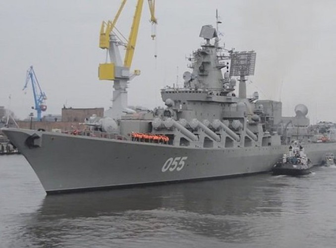 Sức mạnh của tuần dương hạm Nguyên soái Ustinov nằm ở 16 tên lửa hành trình chống hạm siêu âm tầm xa P-1000 Vulcan có tầm bắn lên tới 700 km và vận tốc Mach 2,5.