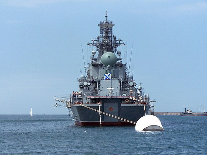 Thông cáo báo chí của hạm đội Phương Bắc nói rõ thêm, tàu tuần dương tên lửa Nguyên soái Ustinov đã rời căn cứ chính tại Severomorsk vào ngày 3/7/2019 để tham gia cuộc duyệt binh hải quân ở Saint. Petersburg.