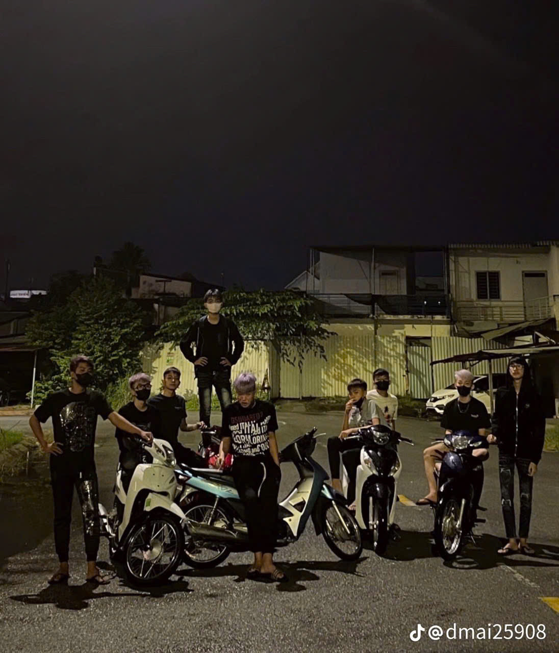 Đồng Nai: Tạm giữ 8 thanh thiếu niên tổ chức đua xe, gây rối Dong Nai: Tam giu 8 thanh thieu nien to chuc dua xe, gay roi