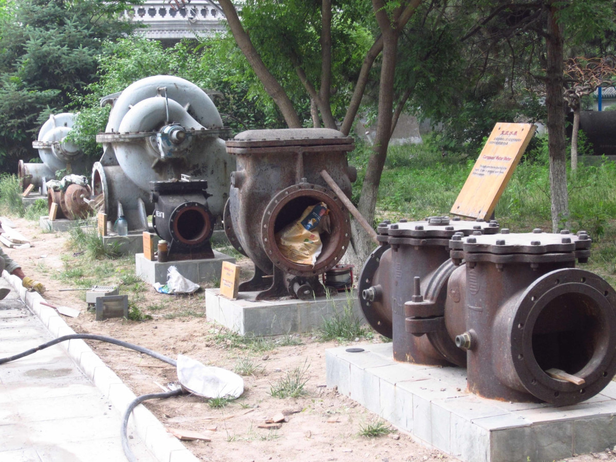 3. Bảo tàng vòi nước Bắc Kinh, Trung Quốc: Bảo tàng vòi nước ở Bắc Kinh là nơi lưu giữ hơn 130 mẫu hiện vật, liên quan đến việc sử dụng nước như: các thể loại vòi nước, phiếu giảm giá tiền nước, mô hình hệ thống nước trong tử cấm thành,... Đây là một trong những bảo tàng trưng bày hiện vật kỳ quái nhất thế giới.