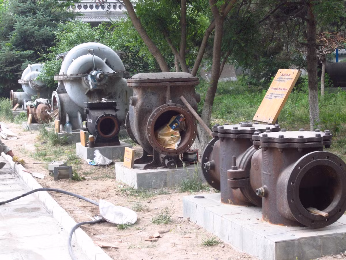 3. Bảo tàng vòi nước Bắc Kinh, Trung Quốc: Bảo tàng vòi nước ở Bắc Kinh là nơi lưu giữ hơn 130 mẫu hiện vật, liên quan đến việc sử dụng nước như: các thể loại vòi nước, phiếu giảm giá tiền nước, mô hình hệ thống nước trong tử cấm thành,... Đây là một trong những bảo tàng trưng bày hiện vật kỳ quái nhất thế giới.