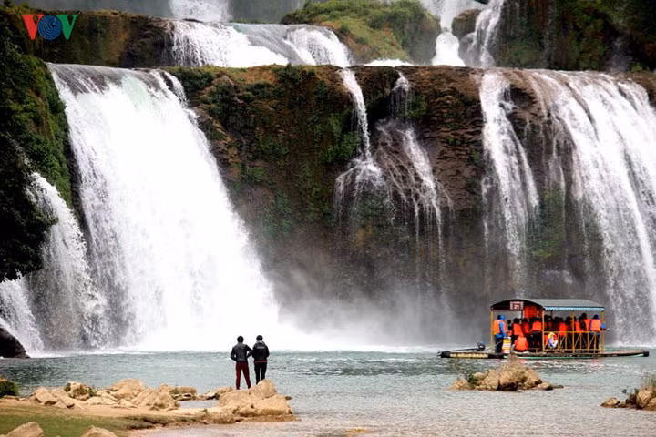 Nhiều người ví von thác Bản Giốc là "Cô gái đẹp ngủ trong rừng".