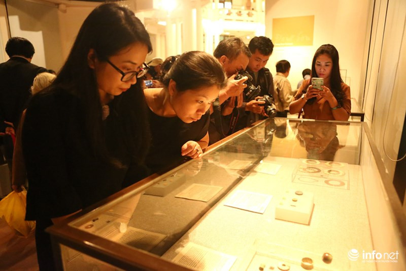 Triển lãm lần này rất đặc biệt vì các hiện vật khảo cổ học hoàn toàn do chính các nhà khảo cổ học Việt Nam phát hiện, khai quật và nghiên cứu. Thêm vào đó, triển lãm trưng bày lần này là tập hợp các hiện vật được gom từ nhiều bảo tàng, trưng bày trong nước.