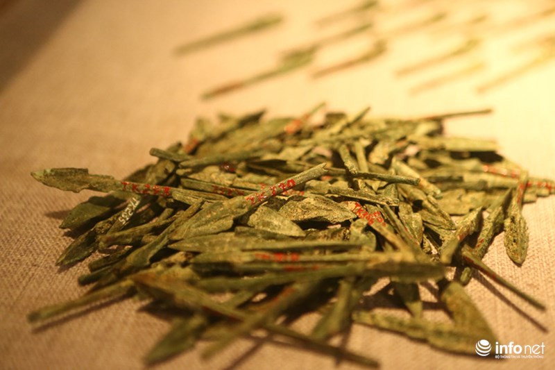 Mũi tên đồng (thành Cổ Loa - Đông Anh - Hà Nội), một báu vật khảo cổ học thời kỳ kim khí văn hóa Đông Sơn. Nghiên cứu kinh thành, những mũi tên Cổ Loa là minh chứng cho kỹ thuật đúc đồng nổi trội thời kỳ đó của người Việt. Nó cũng cho thấy, truyền thuyết về nỏ thần của An Dương Vương không phải đơn thuần là sản phẩm trí tưởng tượng của người xưa.