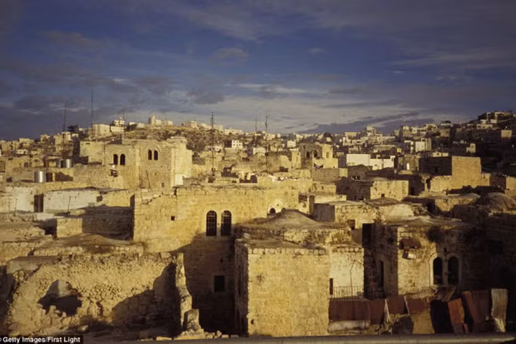 Thị trấn Hebron/Al-Khalil, Palestine: Các công trình tại thị trấn cổ này được xây dựng bằng đá vôi trong thời kỳ Mamluk (1250-1517).