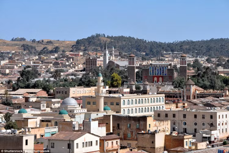 Asmara, châu Phi: Thành phố thủ đô của Eritrea nổi tiếng với những công trình kiến trúc mang phong cách riêng được kết hợp từ nhiều nền văn hóa.