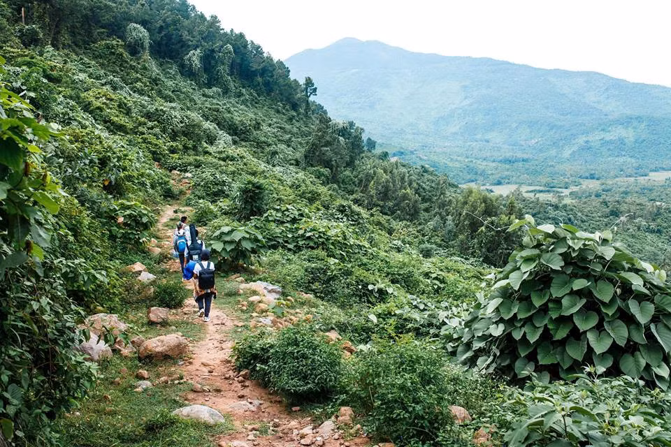 Anh: Cam trai tai ngoi lang bo hoang o Da Nang