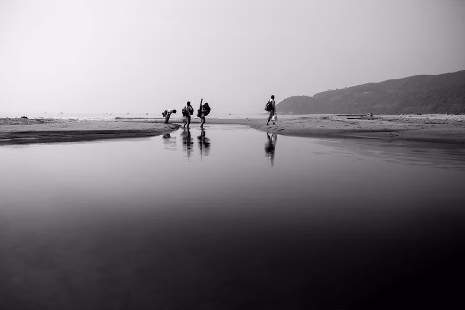 Hiện nay, người dân làng Vân đã được chuyển đến nơi ở mới để hòa nhập với cộng đồng. Hiện nay, trên bãi biển làng Vân đã được khai thác để xây dựng resort, tuy nhiên khung cảnh vẫn giữ được nét đẹp hoang sơ vốn có.