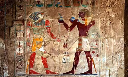 Trong suốt thời gian pharaoh Thutmose III trị vì, một sự kiện kỳ lạ được cho là đĩa bay đã xảy ra và nhận được sự chú ý lớn.