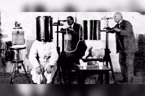 Những tù nhân, người Do Thái trở thành đối tượng tham gia thí nghiệm đóng băng trên cơ thể người.