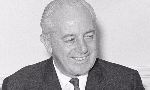 Thủ tướng Australia Harold Holt mất tích bí ẩn không để lại dấu vết gì vào ngày 17/10/1967. Là một trong những người nổi tiếng thế giới, Thủ tướng Harold mất tích khi đang bơi tại bãi biển Cheviot gần Melbourne.