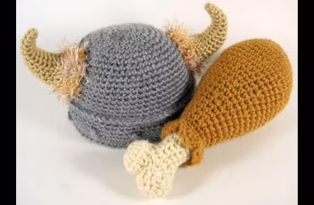 Khi những người Anh thời Victoria khai quật ngôi mộ của người Viking, họ cho rằng những chiếc mũ này có sừng. Trên thực tế, những chiếc sừng trên không gắn vào mũ.