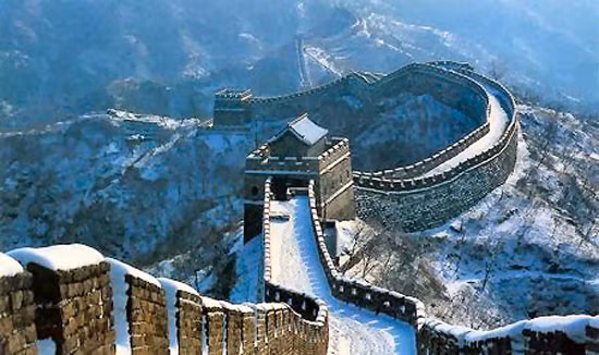 Nhà du hành đầu tiên của Trung Quốc, Dương Lợi Vĩ từng cho hay khi nhìn từ mô đun con tàu Thần Châu 5, trái đất trông tuyệt đẹp nhưng không trông thấy Vạn Lý Trường Thành.