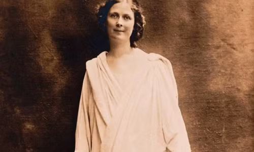 Hậu quả là nữ vũ công Duncan bị văng ra ngoài ô tô. Kế đến, nữ vũ công bị kéo lê vài mét trước khi ô tô dừng lại. Khi nhân viên y tế đến nơi thì Duncan đã tử vong vì bị chiếc khăn lụa siết chặt cổ.