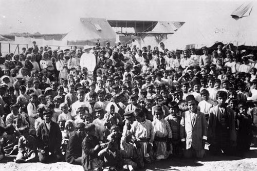 Trong Thế chiến 1, Đế chế Ottoman đã gây ra cuộc thảm sát đẫm máu nhằm vào người Armenia. Theo ước tính, khoảng 1,5 triệu người Armenia bị quân lính Đế chế Ottoman sát hại trong những năm 1915 - 1917.